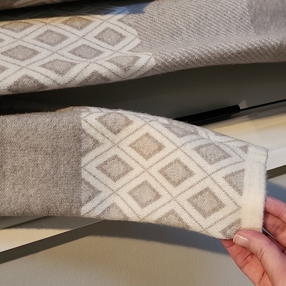 Evolution Cape - Picture 4 of 6